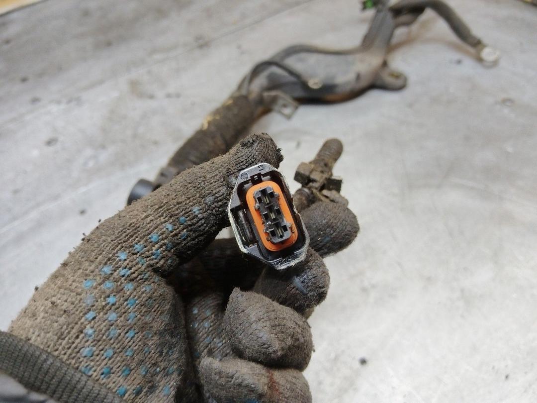 Клемма аккумулятора плюс ZOE3PC Opel Astra - Фото 6