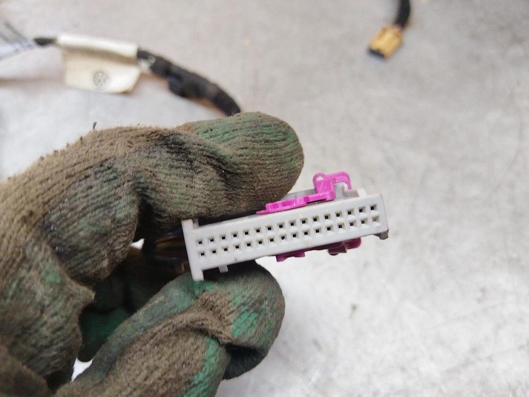 Проводка двери передней левой 6CS7W9 Volkswagen Caddy купить на авторазборке