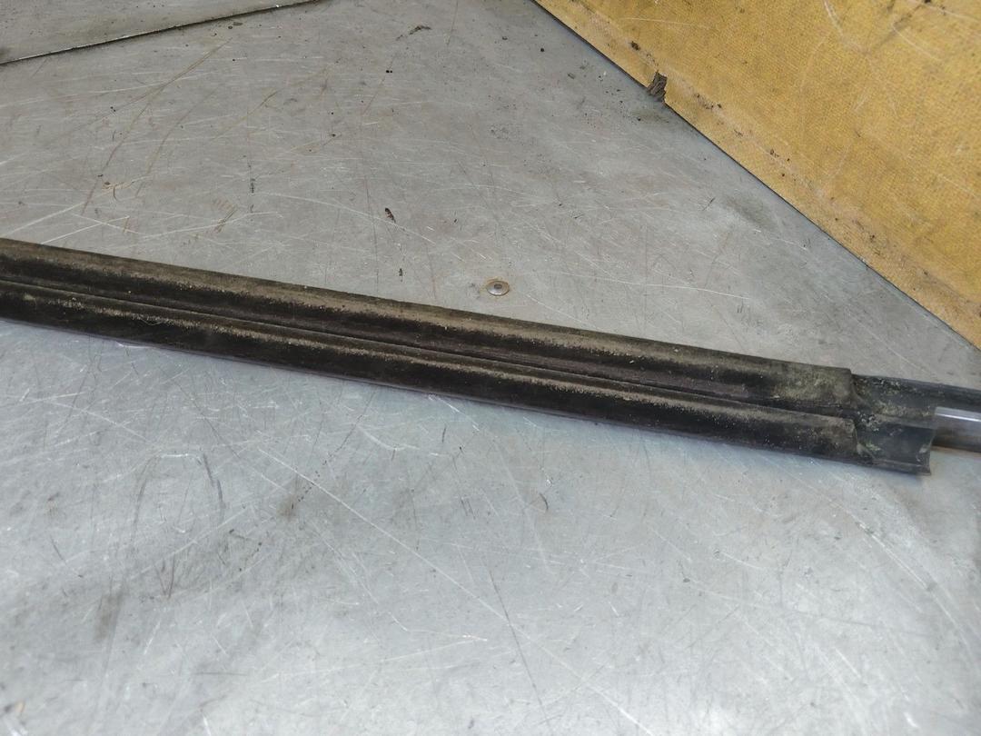 Молдинг стекла двери задней левой наружный 6AMZGV Ford Fusion - Фото 7