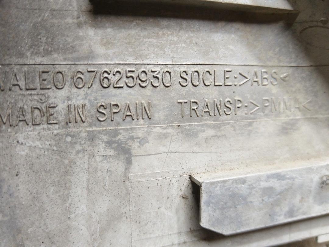 Поворотник левый 9LF9F1 Renault Laguna купить на авторазборке