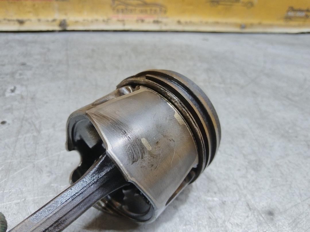 Поршень 7PGKHY Ford C-Max купить в магазине запчастей бу