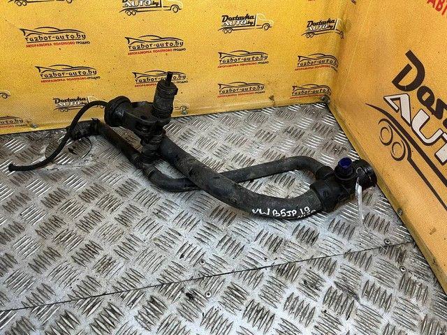 Патрубок радиатора XEQ1D5 Volkswagen Passat