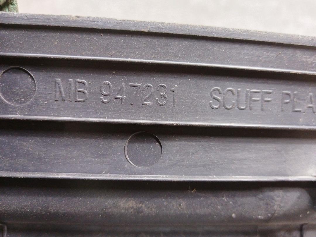 Накладка на порог внутренняя передняя левая 5JWP18 Mitsubishi Carisma купить в магазине запчастей бу