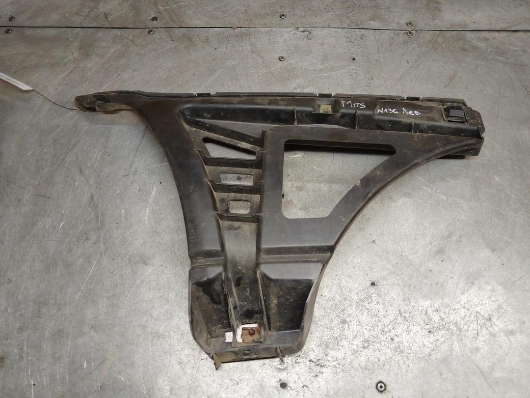 Кронштейн крепления бампера заднего OKVZI4 Mitsubishi Carisma - Фото 1