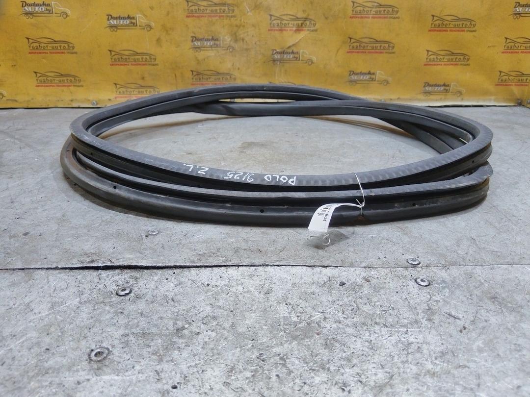 Уплотнитель двери задней левой YB0WJ6 Volkswagen Polo купить в магазине запчастей бу