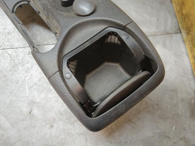 Консоль салона (кулисная часть) E8RLA6 Citroen C5 купить в магазине запчастей бу