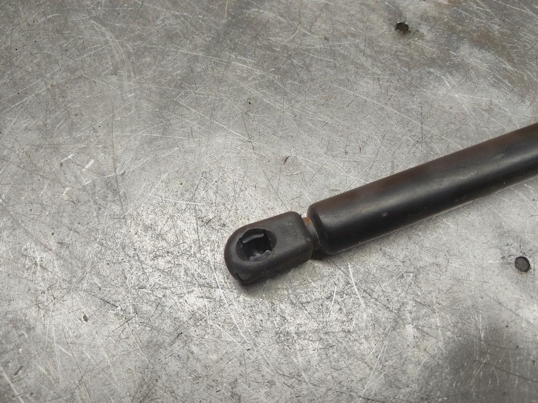 Амортизатор крышки багажника (3-5 двери) NHU55T Land-Rover Freelander купить с доставкой