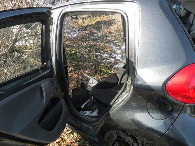 Уплотнитель двери задней левой Q8J1GO Toyota Aygo купить с доставкой