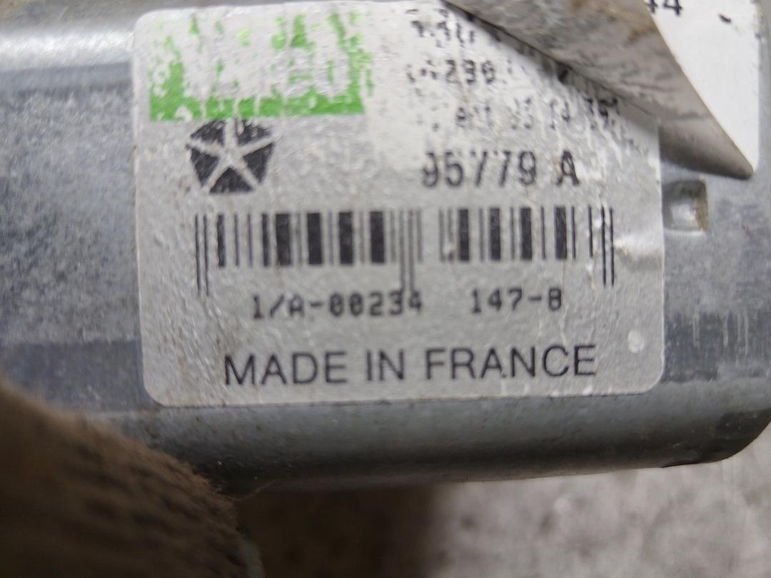 Моторчик заднего стеклоочистителя (дворника) 57UMVL Chrysler Voyager купить с доставкой. Огромный выбор запчастей и марок авто. У нас есть практически все.