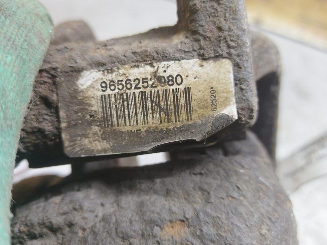 Суппорт передний левый V9HW7M Peugeot 407 купить на авторазборке