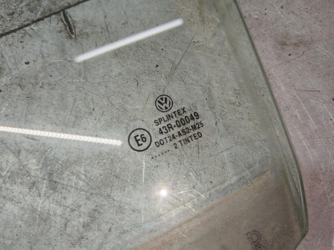 Стекло двери задней левой XPGQU7 Volkswagen Golf купить