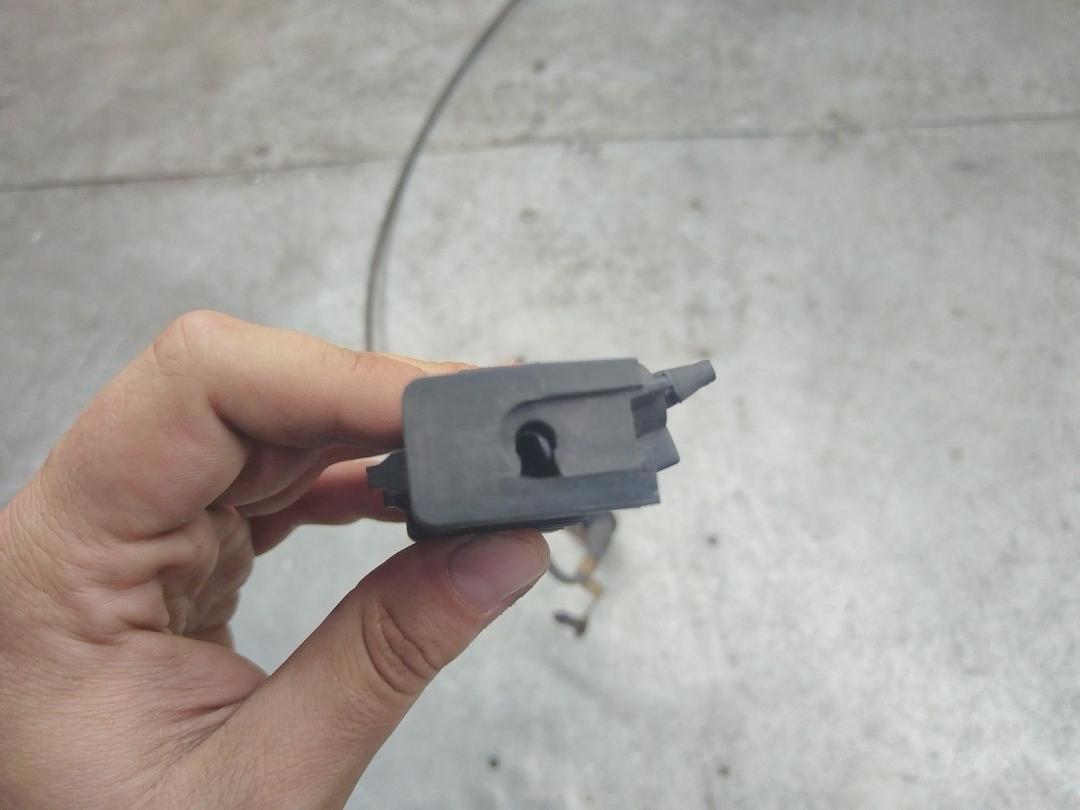 Трос капота 6HO9OJ Ford Fusion купить на авторазборке