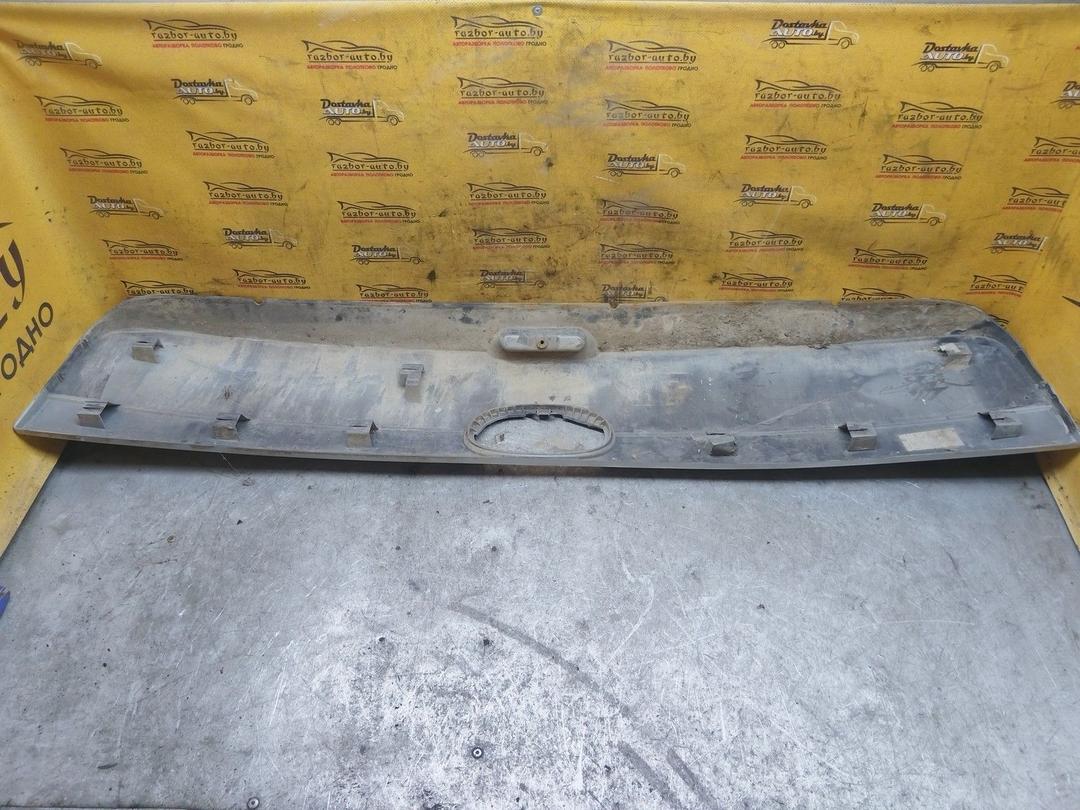 Молдинг крышки багажника SKUYW1 Renault Kangoo купить в магазине запчастей бу