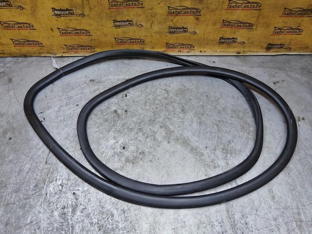 Уплотнитель двери передней правой 5UPVF6 Volkswagen Polo купить с доставкой