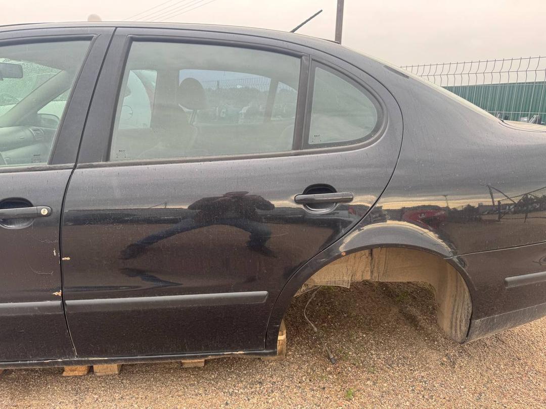 Стекло двери задней левой 95GUKR Seat Toledo