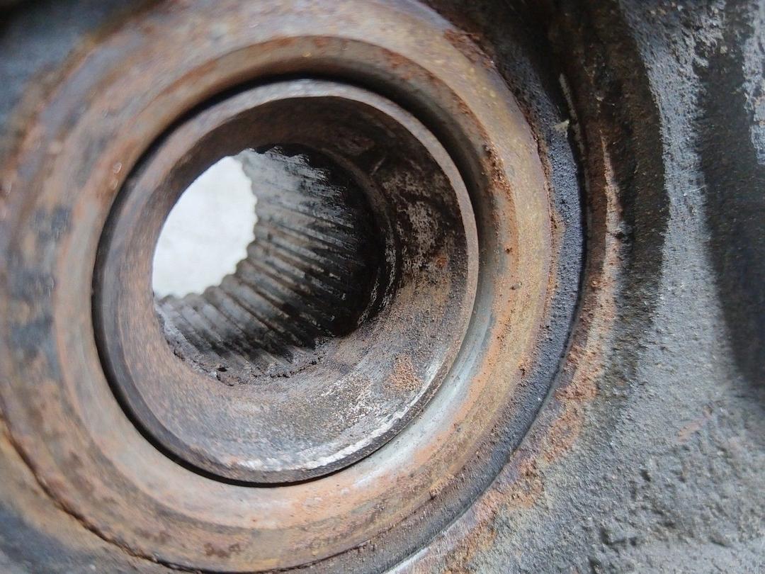 Кулак поворотный левый 7CCSKC Peugeot 405 купить на авторазборке