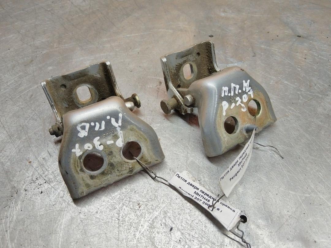 Петля двери передней правой MH7H45 Peugeot 307 - Фото 1