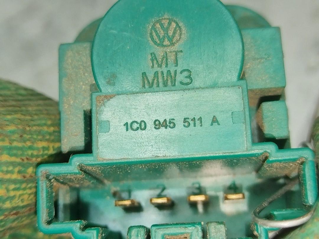 Датчик педали тормоза (лягушка) 5U5G8W Volkswagen Golf купить с доставкой