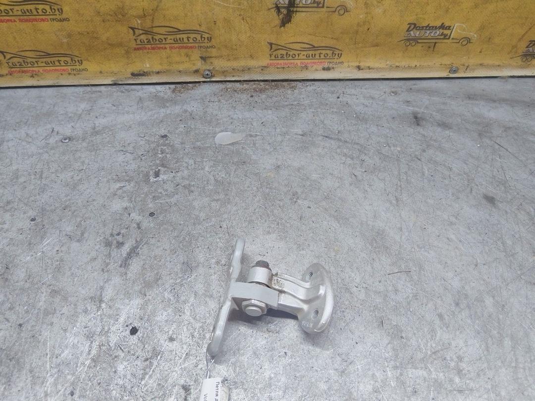 Петля двери задней левой TKFJ5A Volvo S40 купить на авторазборке