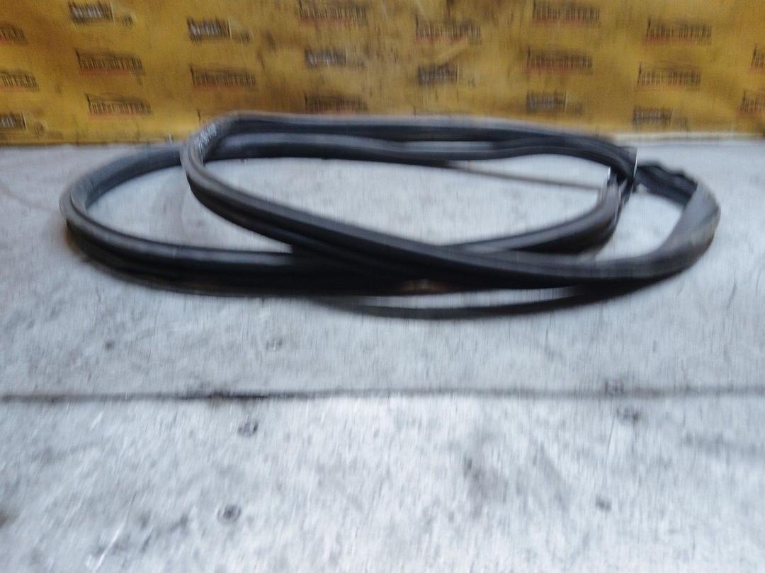 Уплотнитель двери передней левой MRNVQC Honda Accord купить в магазине запчастей бу