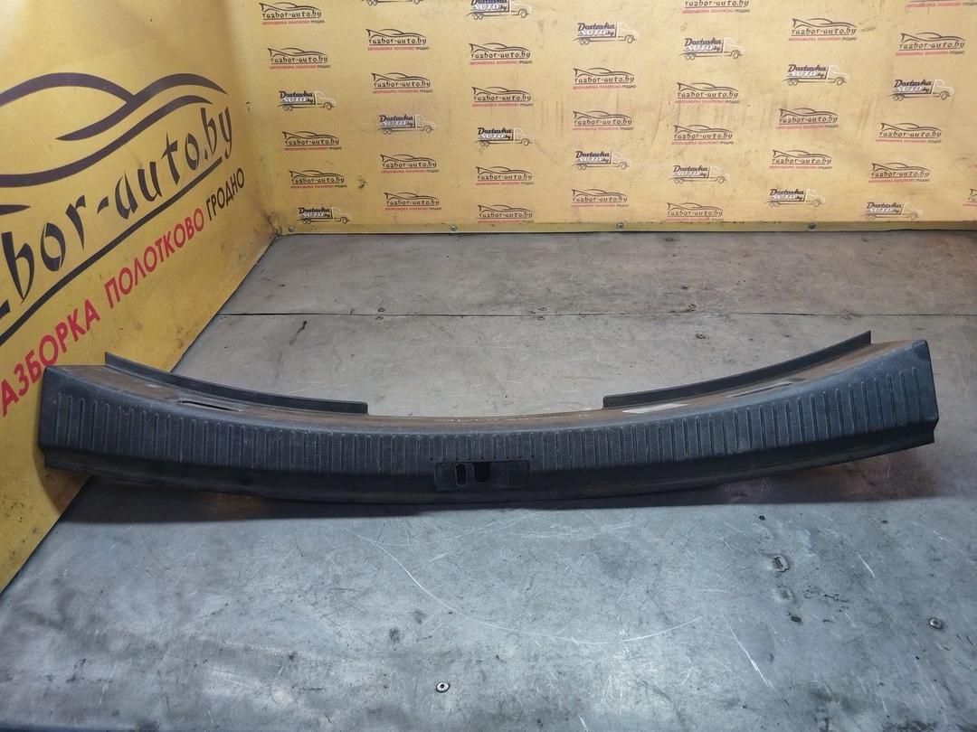 Пластик багажика V201C8 Volkswagen Touran