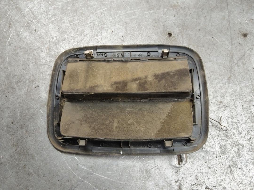 Решетка вентиляции кузова Z0NG5U Citroen Xsara Picasso купить