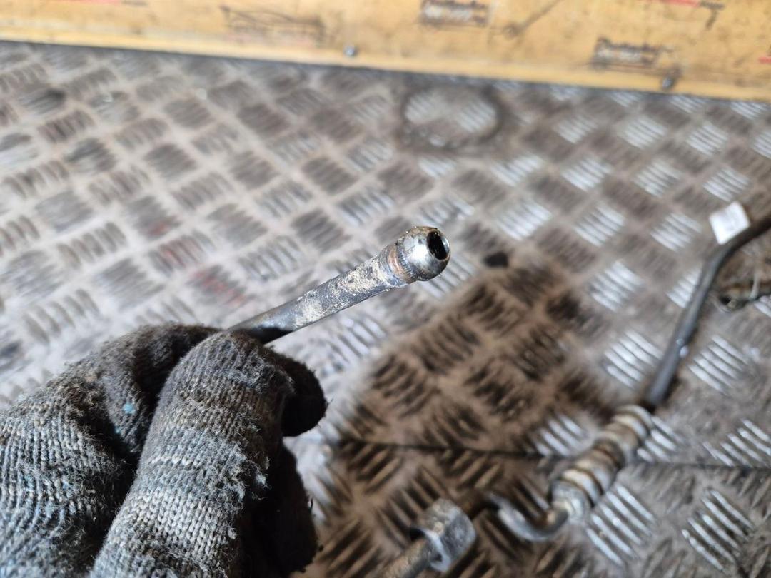 Масляная трубка турбины SEKNW9 Opel Astra