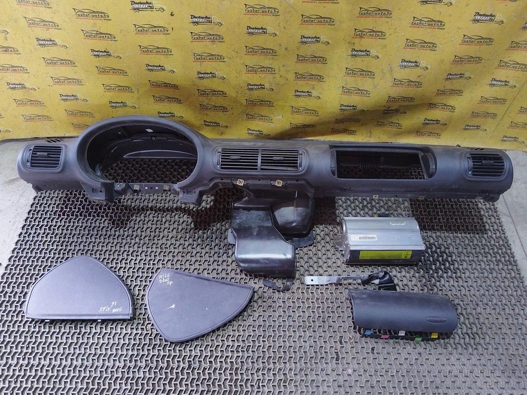 Панель передняя салона (торпедо) HUWE2T Seat Toledo купить с доставкой