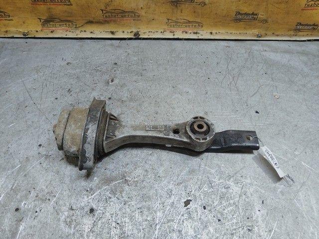 Подушка крепления КПП R03HVC Volkswagen Golf