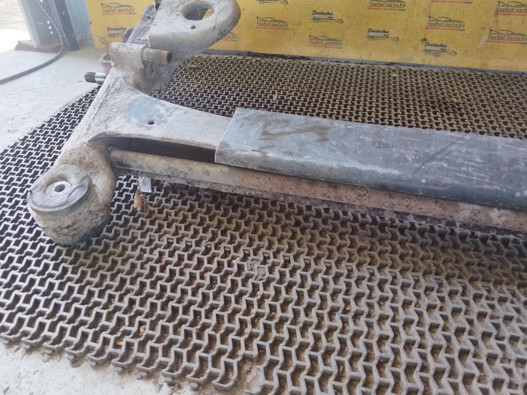 Балка подвески задняя ZQX2WA Renault Laguna undefined