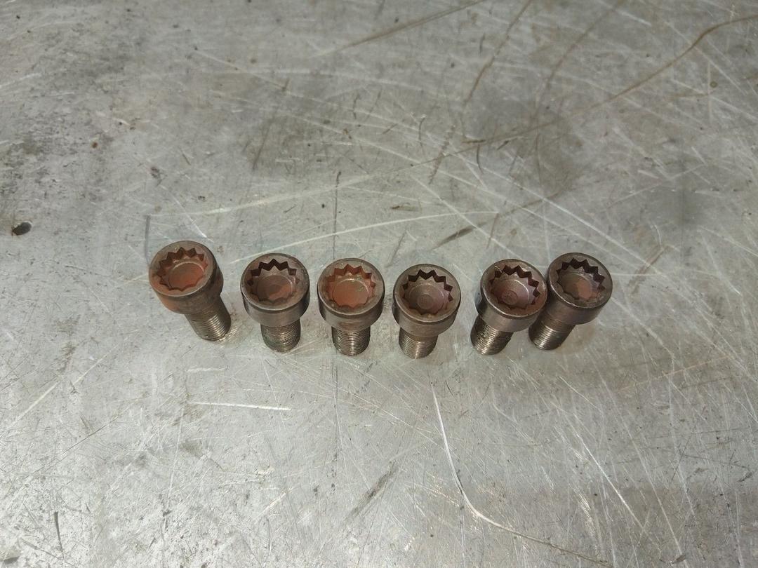 Болт маховика KR17G0 Volkswagen Golf - Фото 1