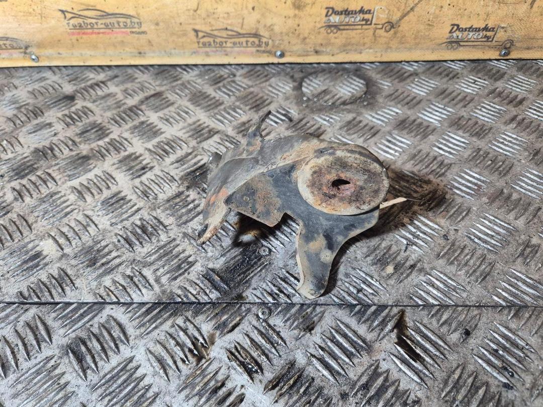 Кронштейн двигателя O71F07 Volkswagen Passat купить