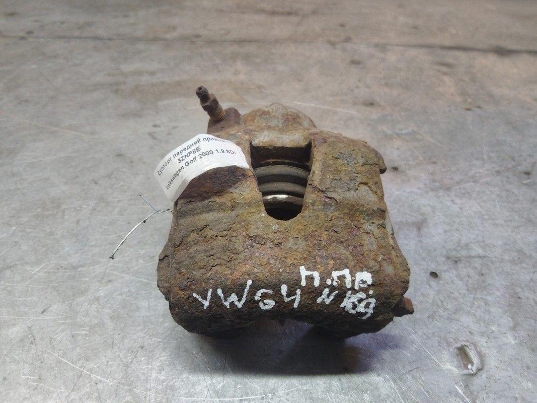 Суппорт передний правый 3ZNP8E Volkswagen Golf