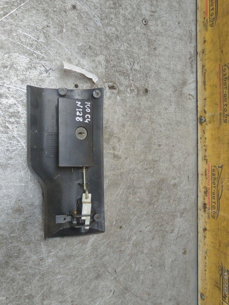 Ручка бардачка 2EA87B Audi 100