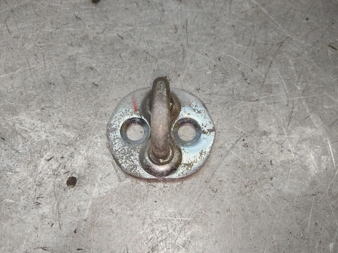 Ответная часть (скоба) замка двери 75T44L Kia Sorento - Фото 1