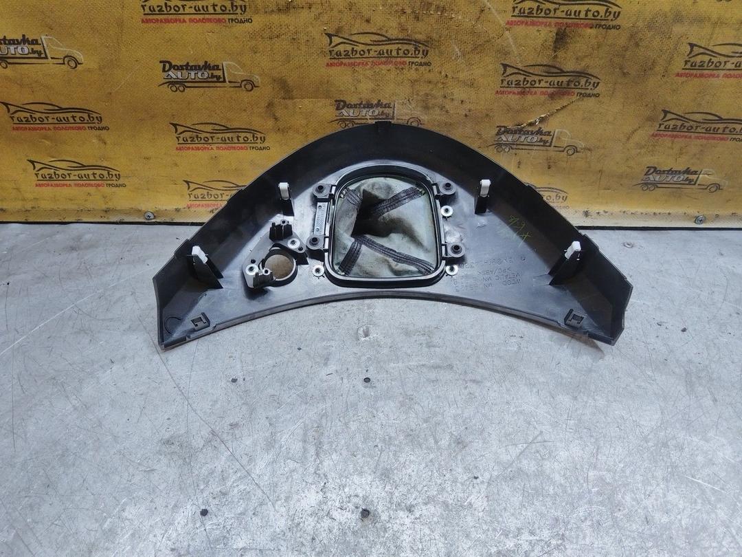 Рамка (накладка) рычага КПП 8B8MV6 Mitsubishi Grandis купить с доставкой