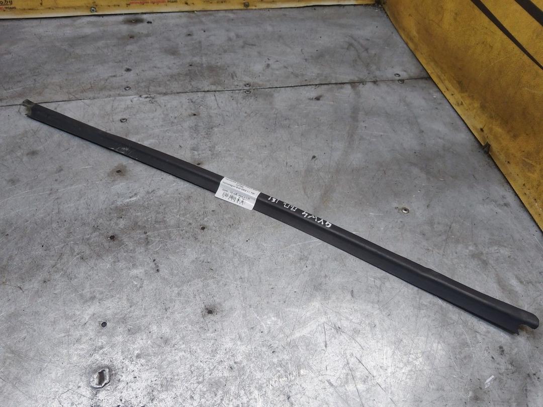 Молдинг стекла двери передней правой наружный UUPI5L Volkswagen Golf - Фото 1