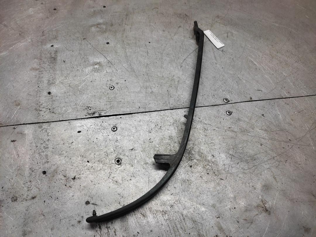 Ус под фару левый LGQAKD Audi 80