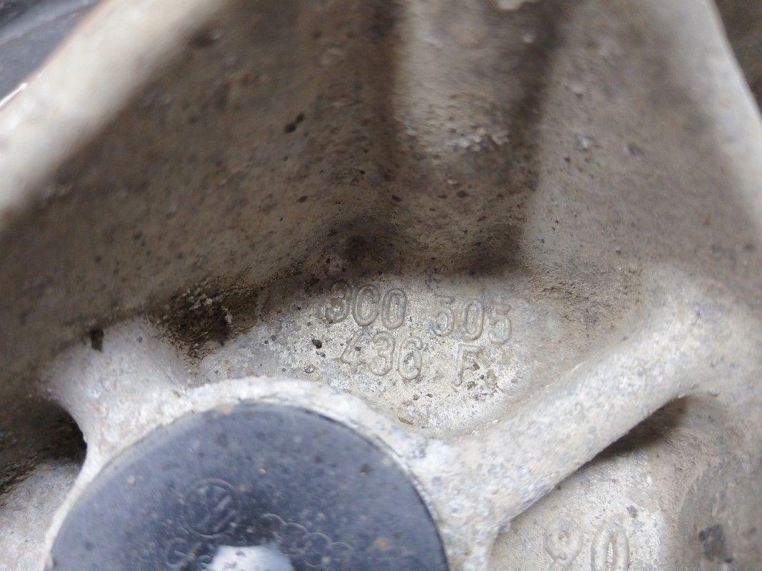 Кулак задний правый WFN8KY Volkswagen Passat купить с доставкой