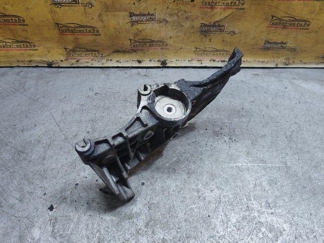 Кронштейн генератора Y0S3U9 Renault Scenic купить в магазине запчастей бу