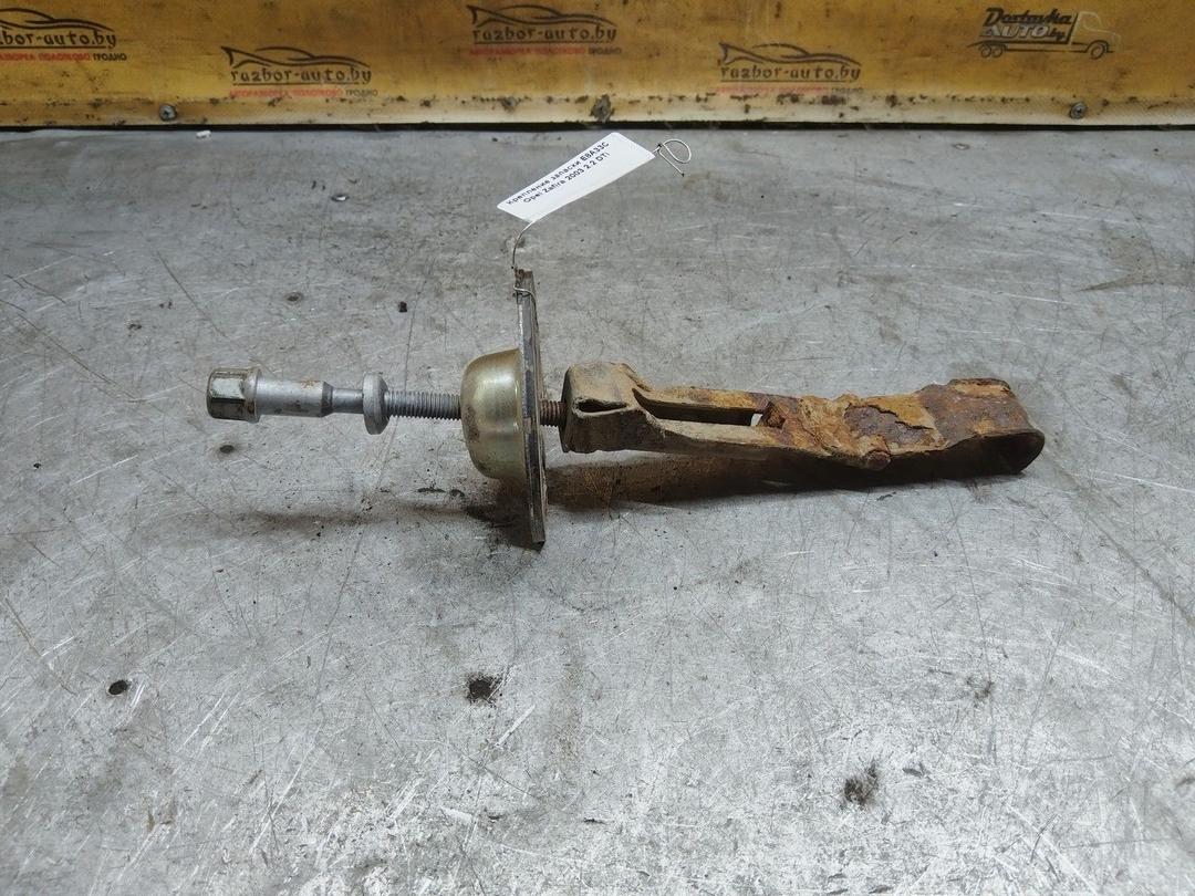 Крепление запаски E8A33C Opel Zafira