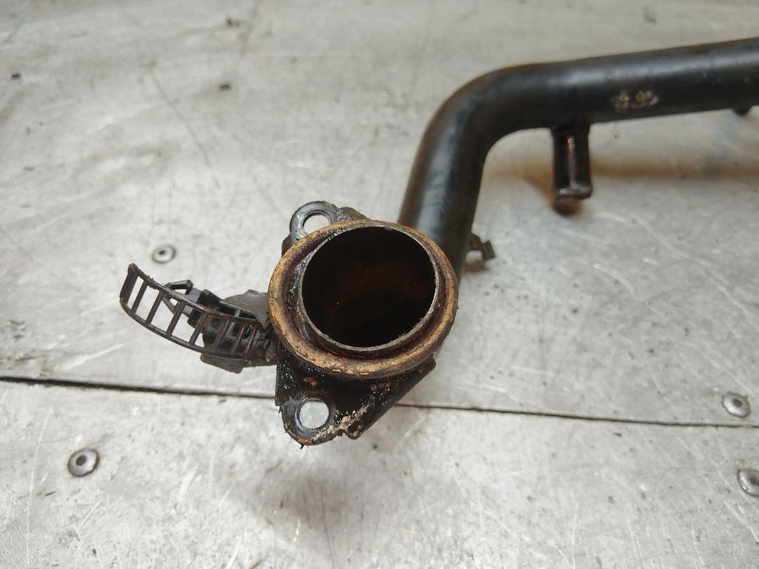 Трубка охлаждающей жидкости металлическая 55AVGU Volkswagen Passat купить в магазине запчастей бу