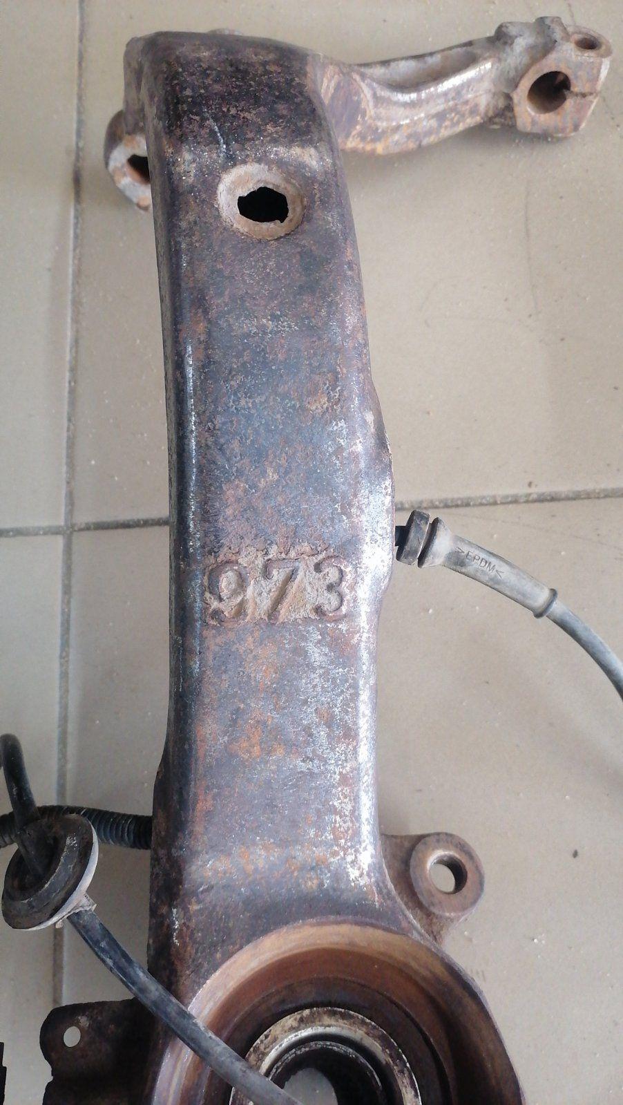 Кулак поворотный правый B355G4 Audi A4 undefined