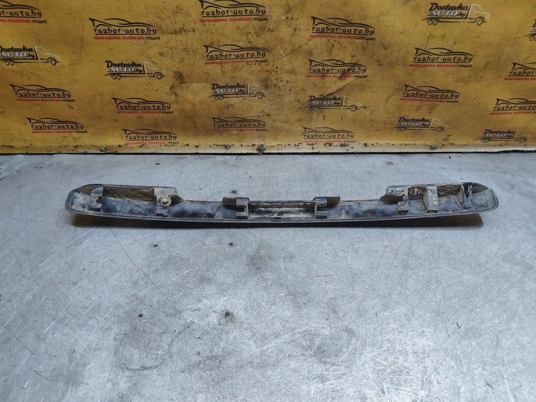 Накладка подсветки номера UUGF4Z Toyota Avensis купить с доставкой