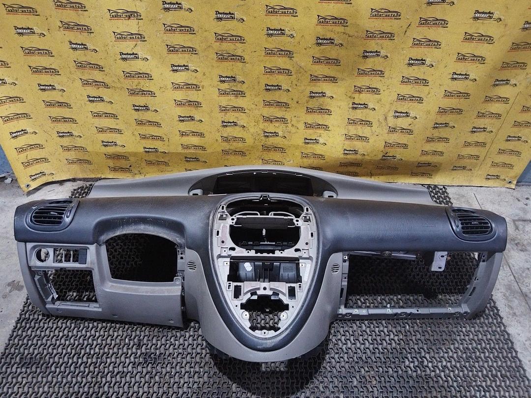 Панель передняя салона (торпедо) 9KTBB9 Citroen Xsara Picasso
