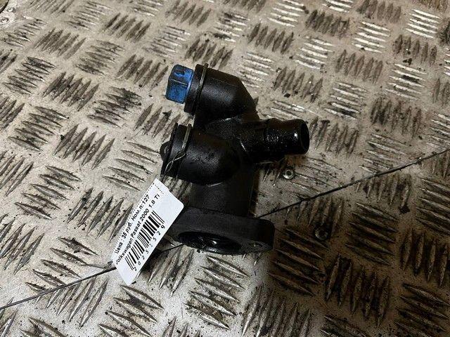 Фланец (тройник) системы охлаждения 7X823J Volkswagen Passat - Фото 1