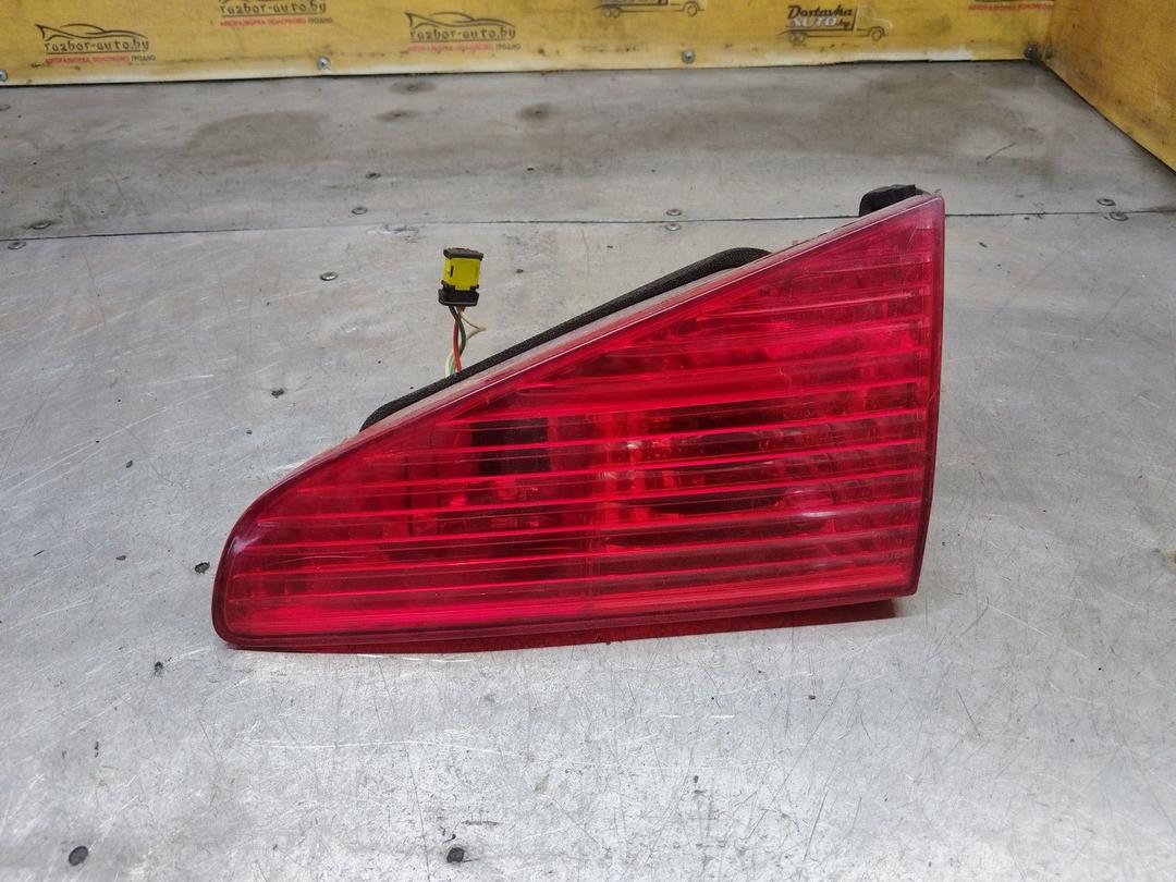 Фонарь крышки багажника правый MCRJIZ Peugeot 607