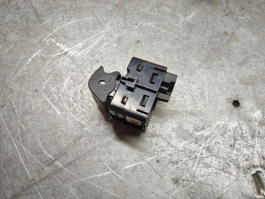 Кнопка стеклоподъемника переднего правого 7HZGJS Ford Fusion - Фото 2