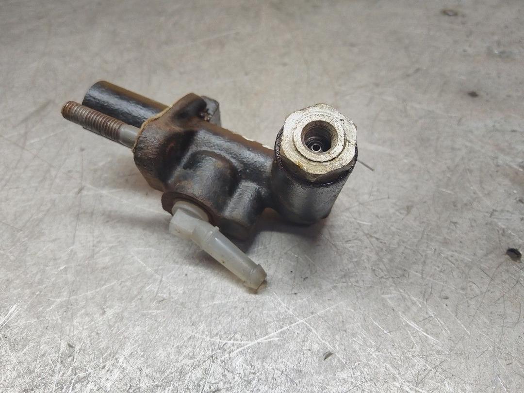 Цилиндр сцепления главный WTPZQ2 Mazda Premacy купить в магазине запчастей бу