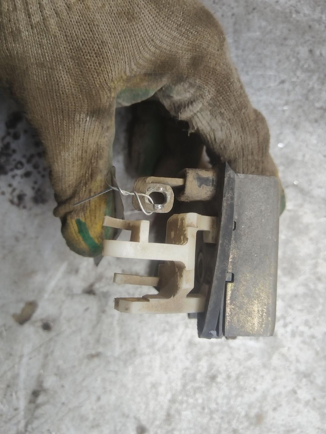 Замок двери задней правой OC9R47 Audi 80 купить в магазине запчастей бу